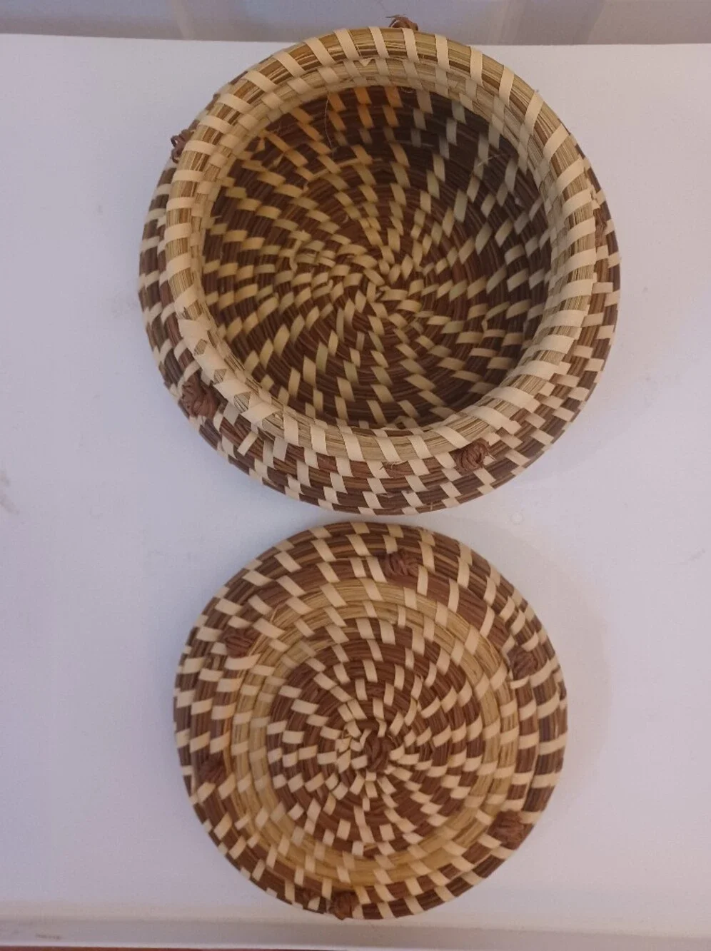 Vintage Gullah Style Coiled Sweetgrass Lidded Basket Knot Detail On Top